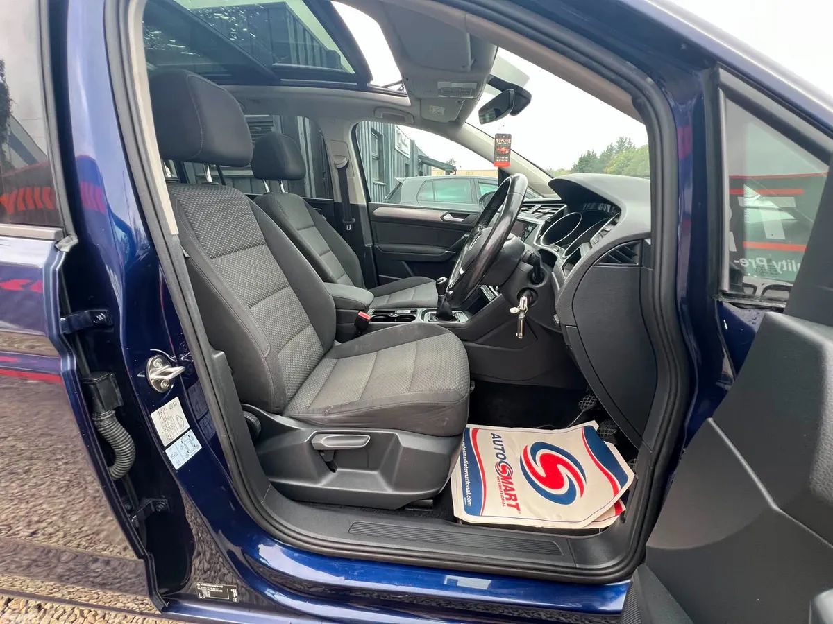 Volkswagen Touran MPV, Diesel, 2018, Blue