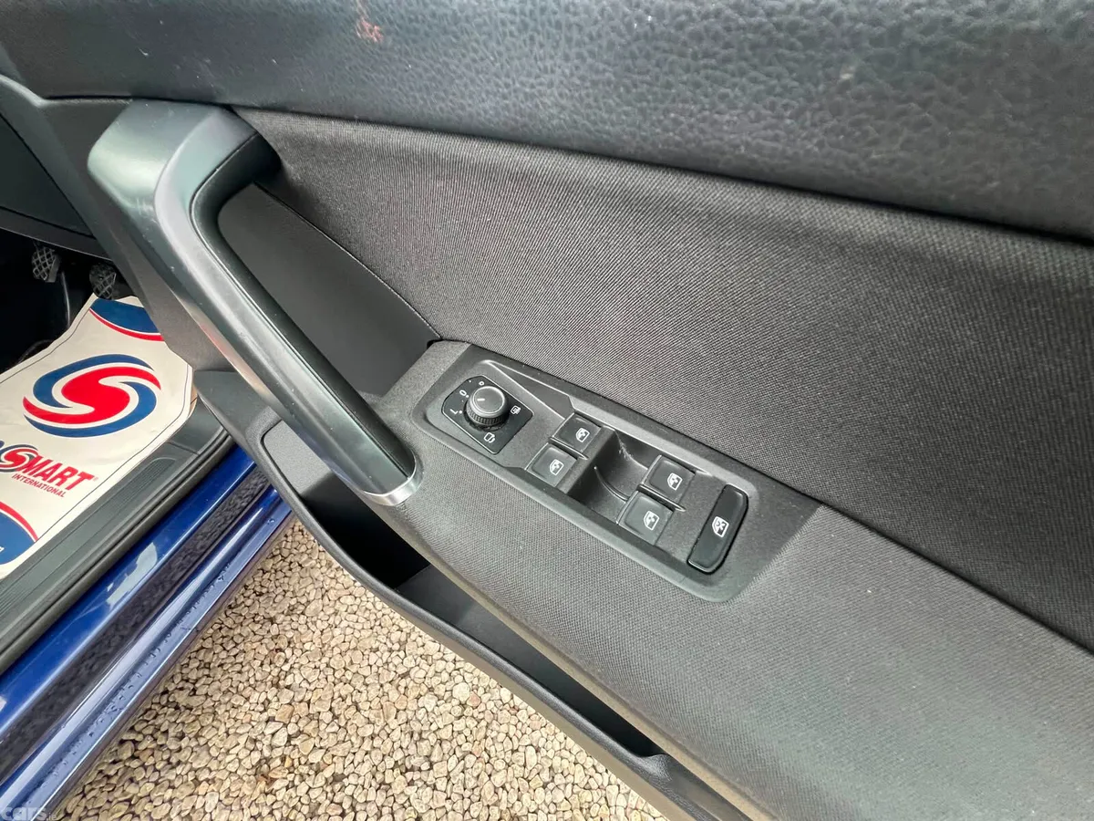 Volkswagen Touran MPV, Diesel, 2018, Blue