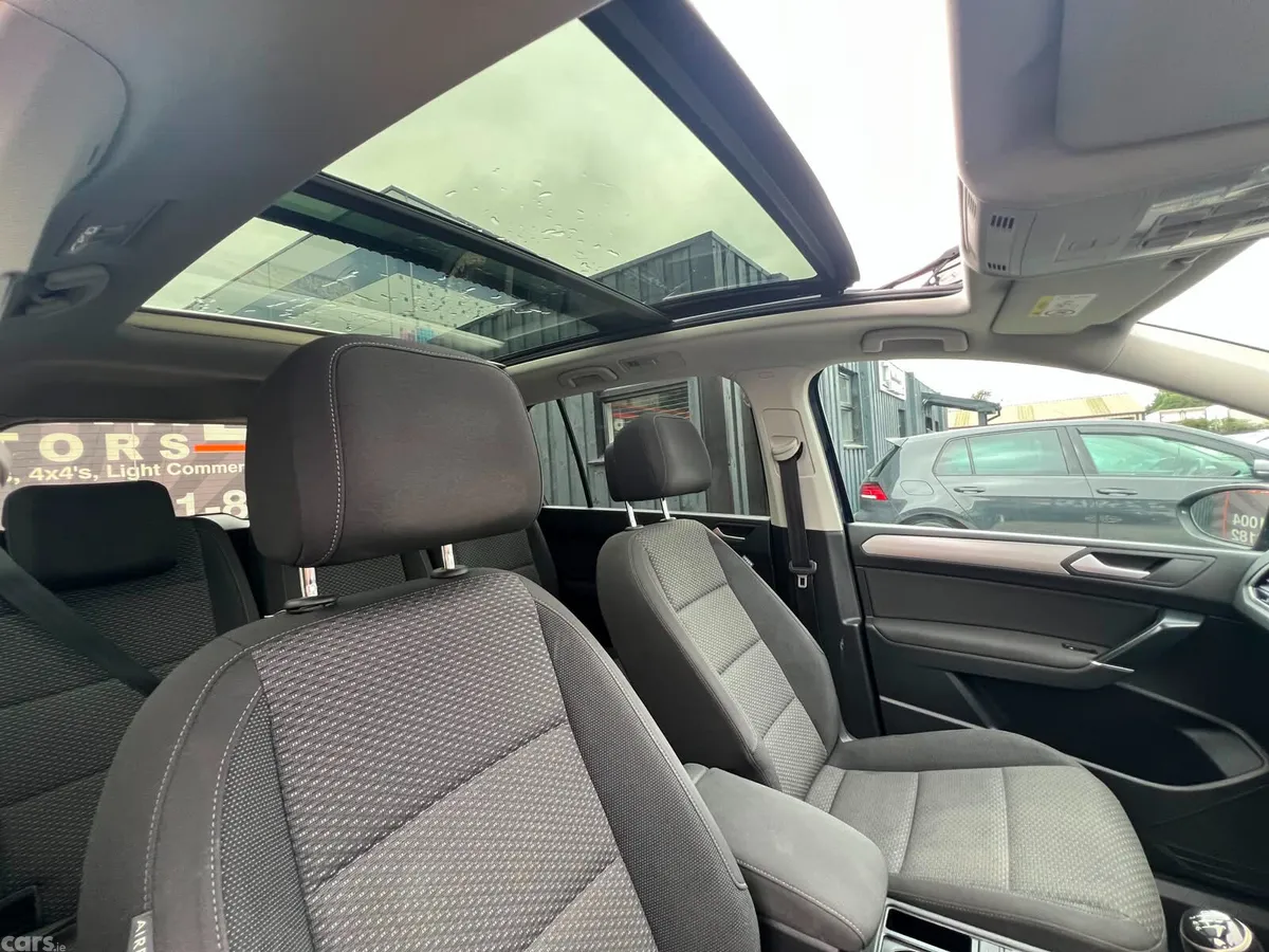 Volkswagen Touran MPV, Diesel, 2018, Blue