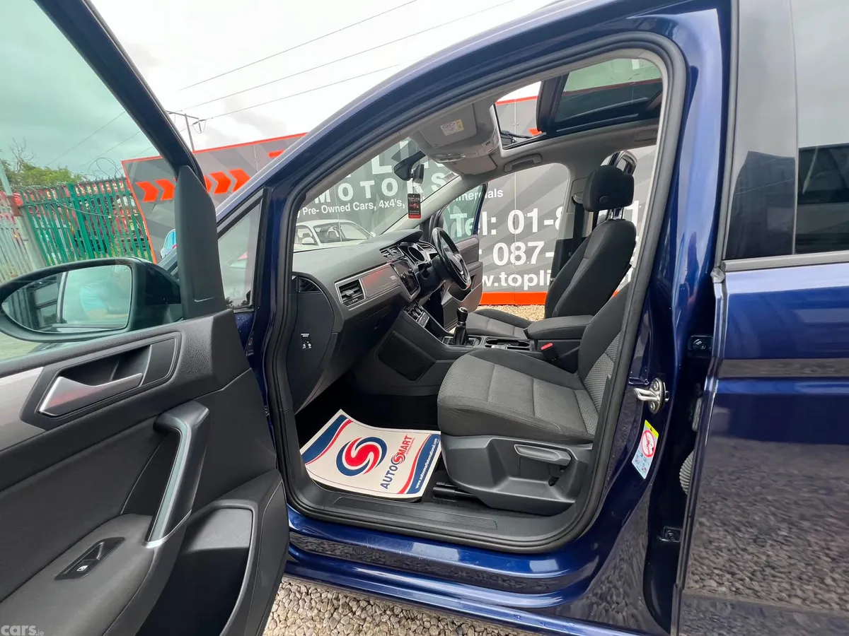 Volkswagen Touran MPV, Diesel, 2018, Blue