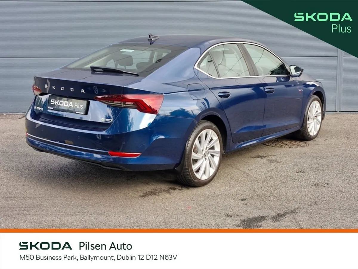 Skoda Octavia Saloon, Petrol Hybrid, 2024, Blue