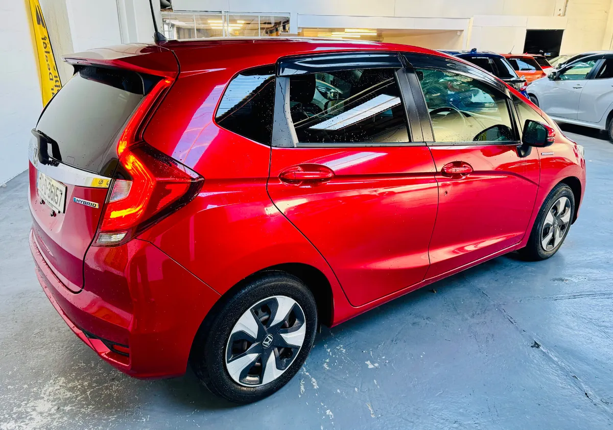 Honda Jazz Hatchback, Petrol Hybrid, 2017, Red