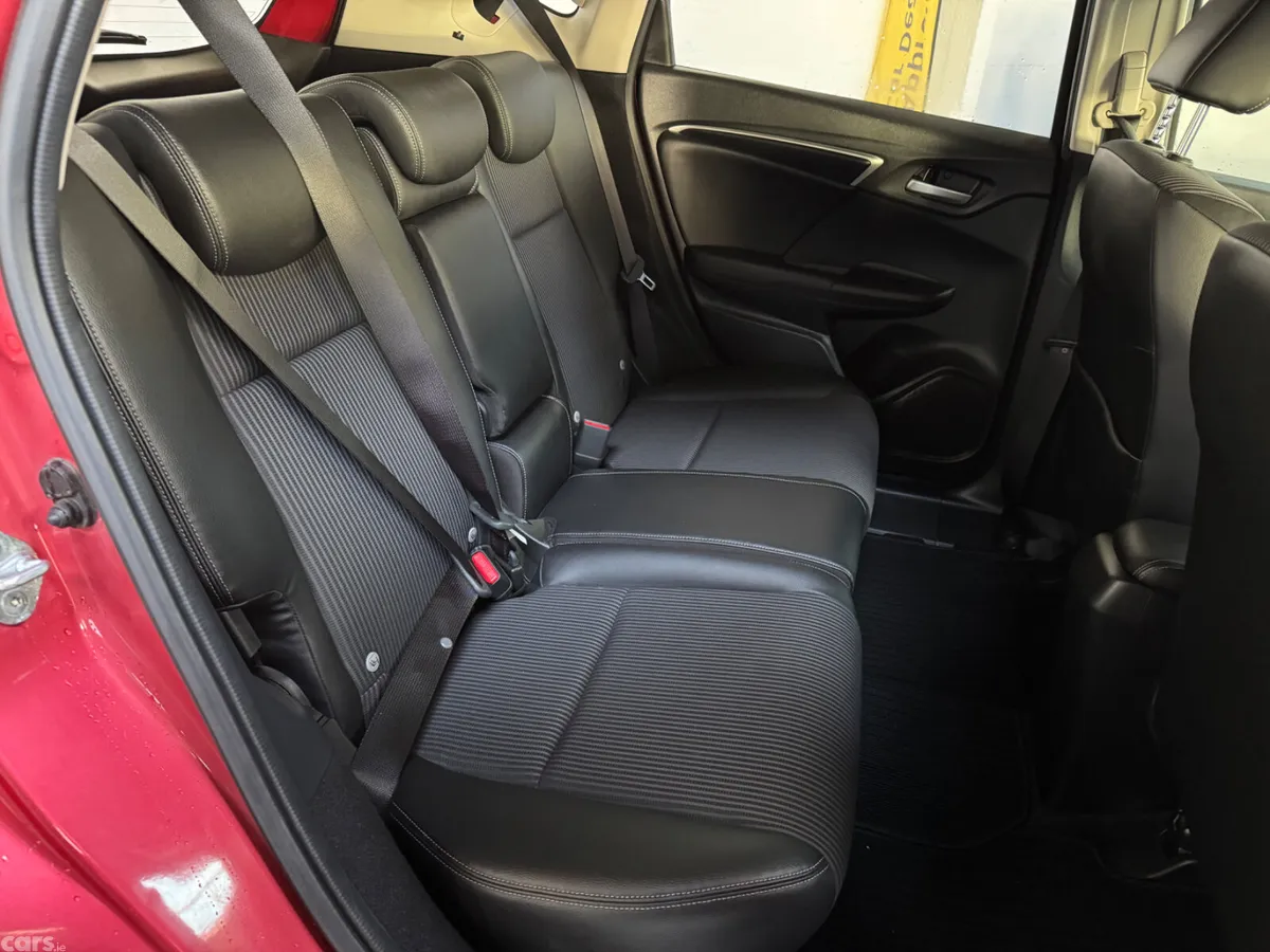 Honda Jazz Hatchback, Petrol Hybrid, 2017, Red