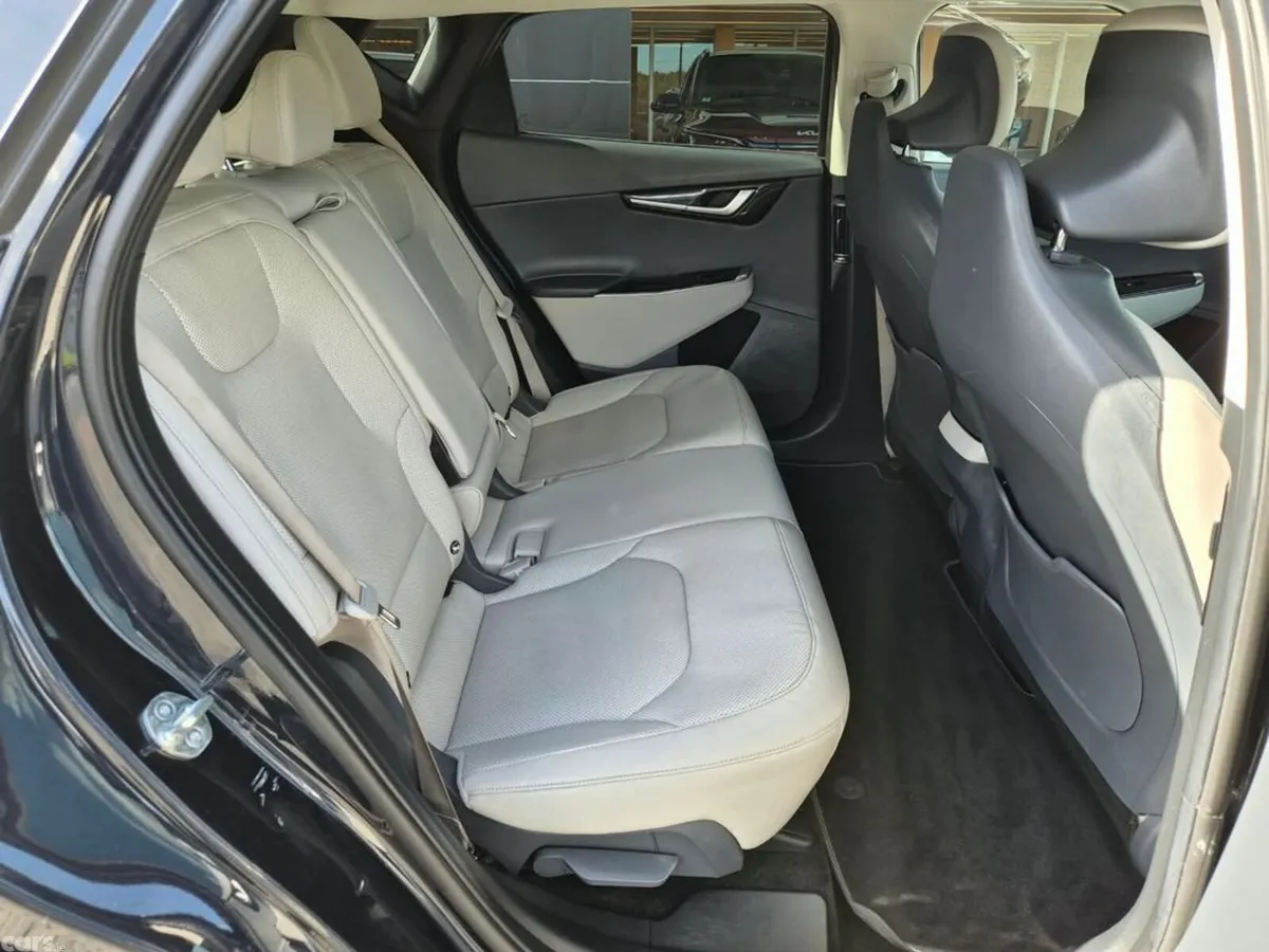 Kia EV6 MPV, Electric, 2023, Blue