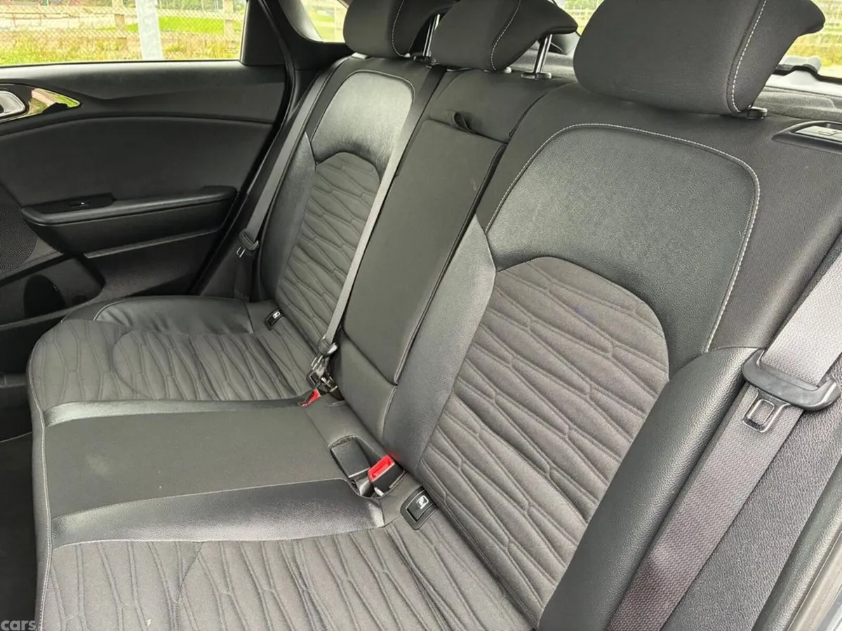 Kia Ceed Hatchback, Diesel Hybrid, 2022, Grey