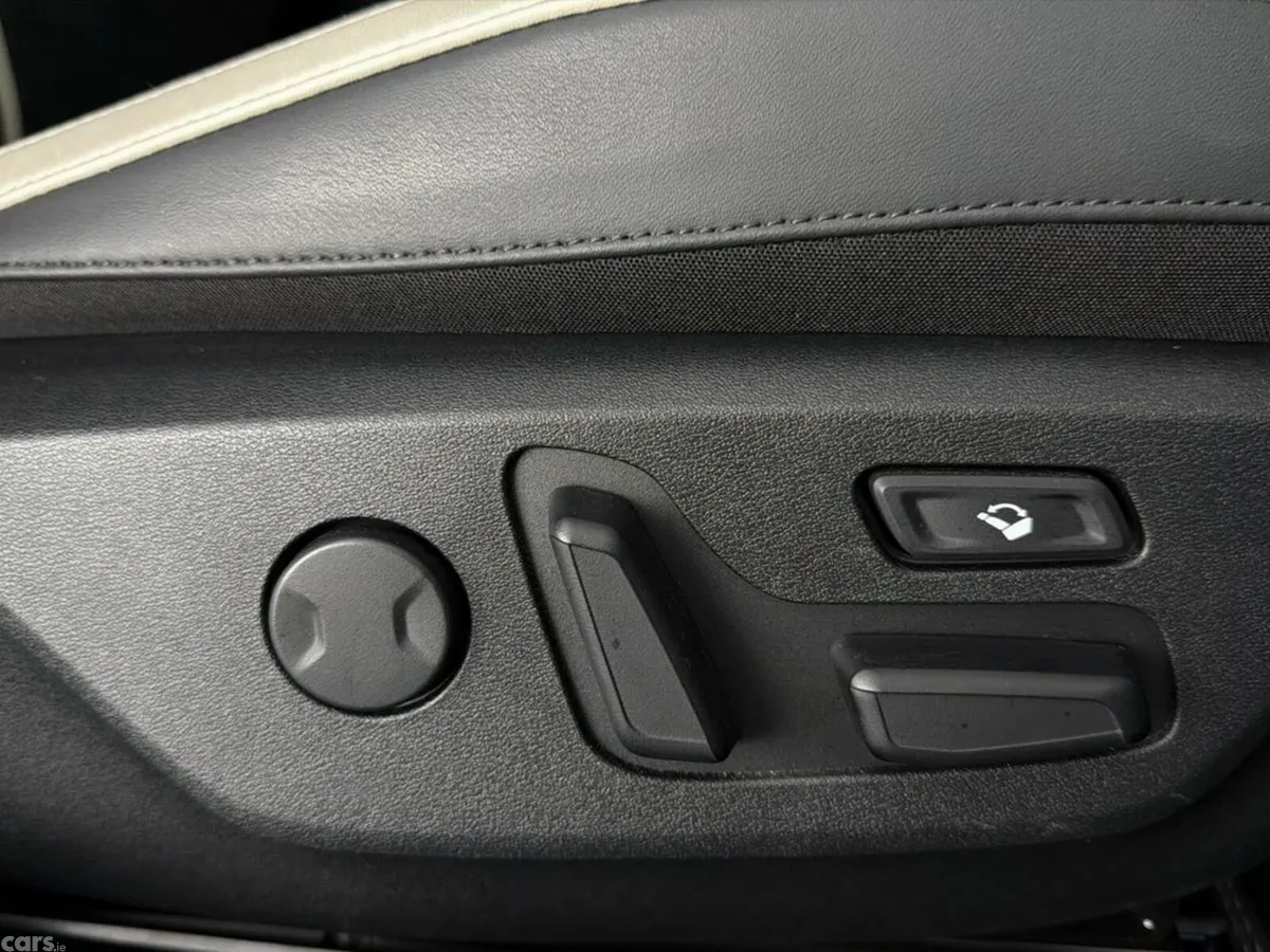 Kia EV6 MPV, Electric, 2026, White