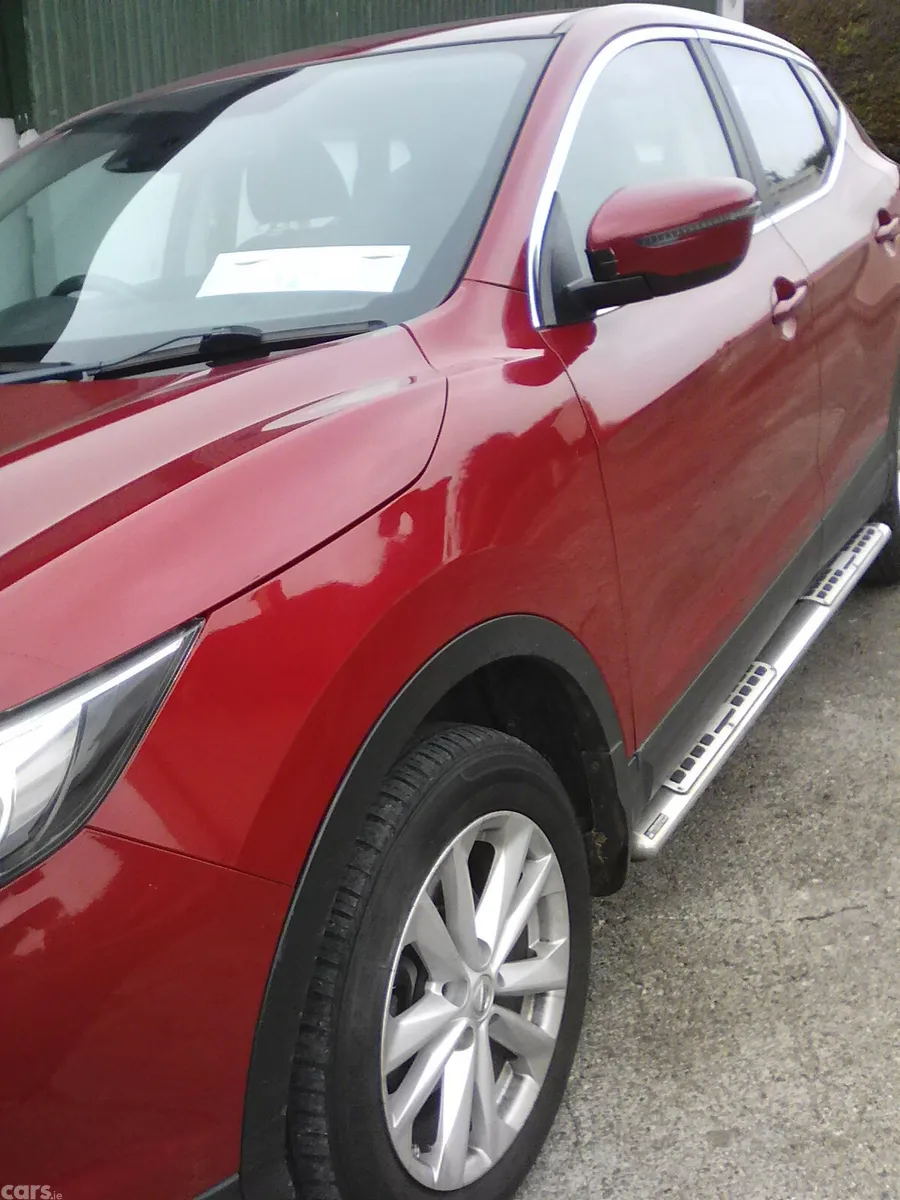 Nissan Qashqai Hatchback, Diesel, 2015, Red