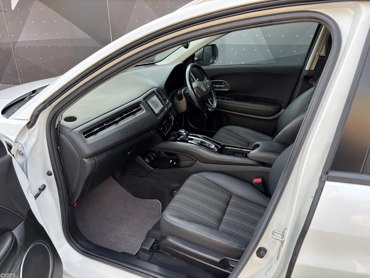Honda Vezel Hatchback, Petrol Hybrid, 2018, White