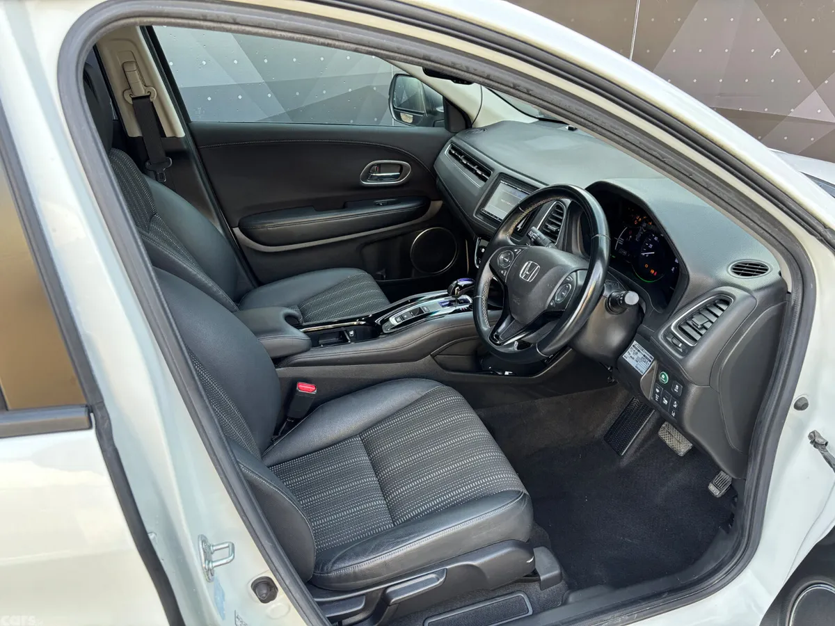 Honda Vezel Hatchback, Petrol Hybrid, 2018, White
