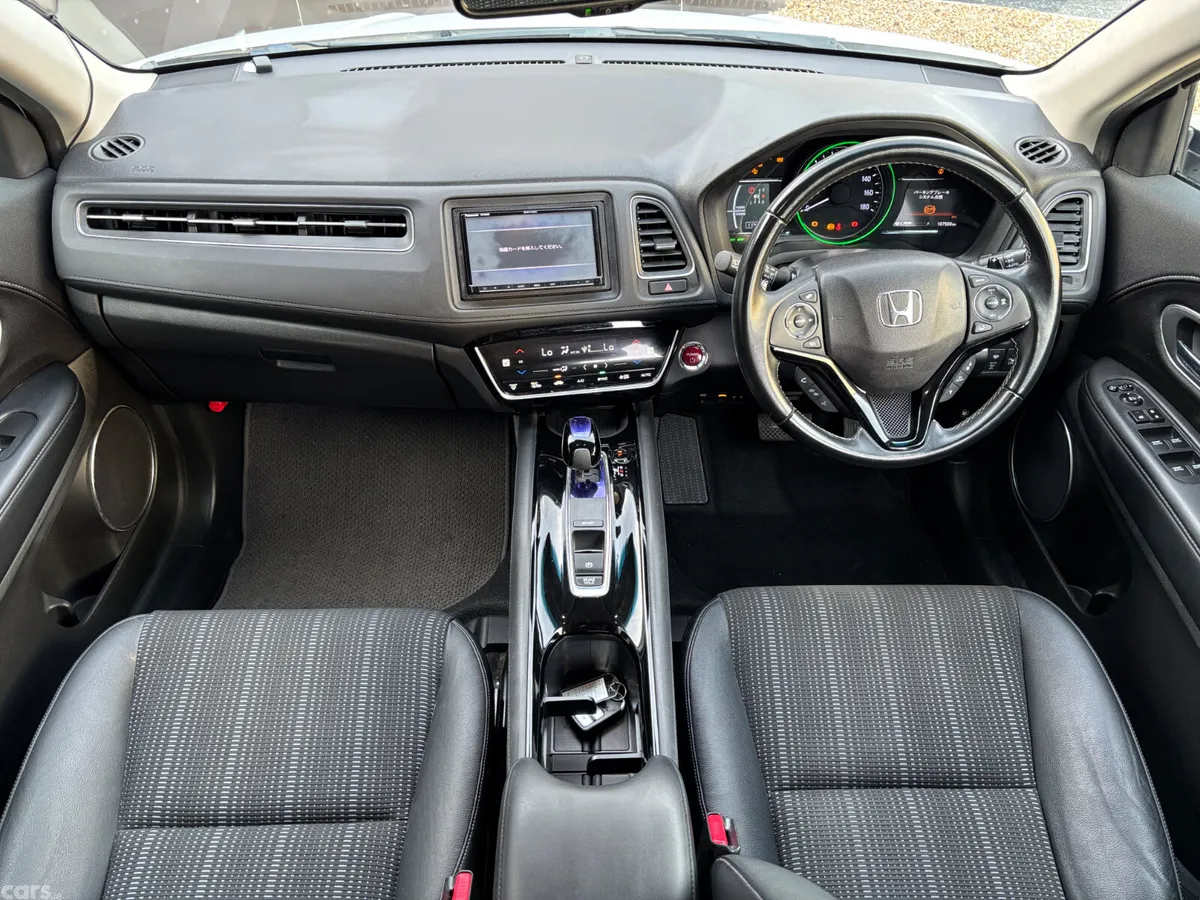 Honda Vezel Hatchback, Petrol Hybrid, 2018, White