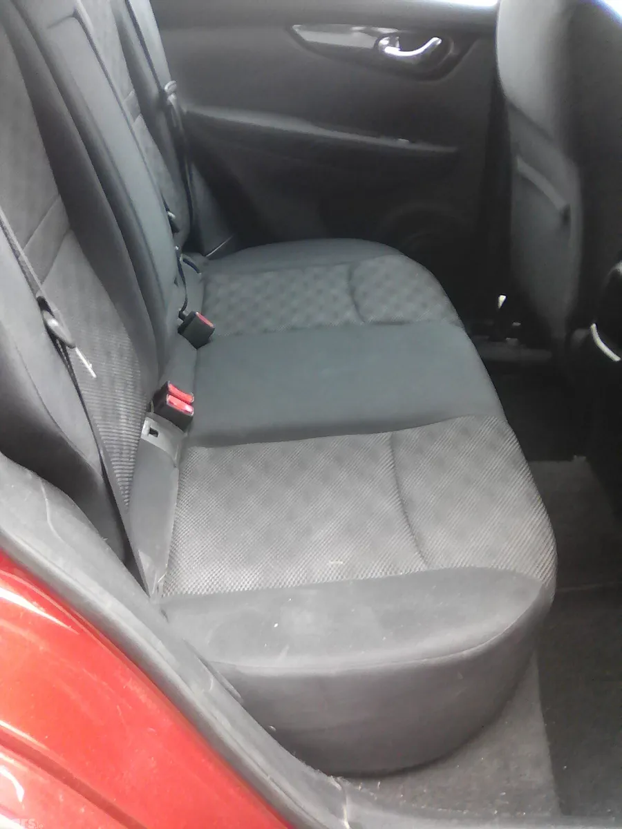 Nissan Qashqai Hatchback, Diesel, 2015, Red