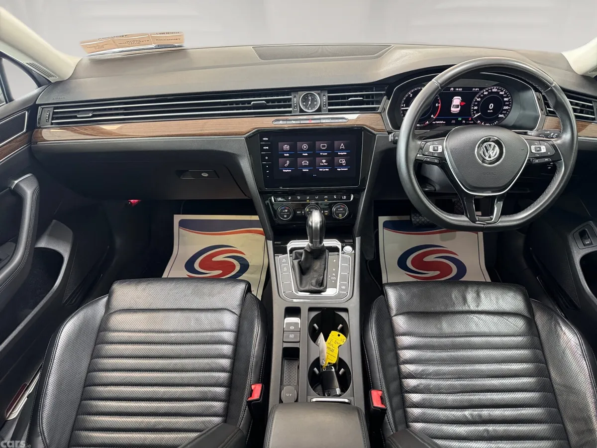 Volkswagen Passat Saloon, Diesel, 2018, White