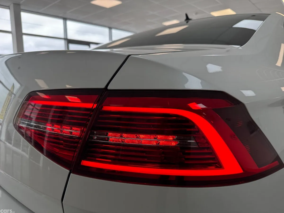 Volkswagen Passat Saloon, Diesel, 2018, White