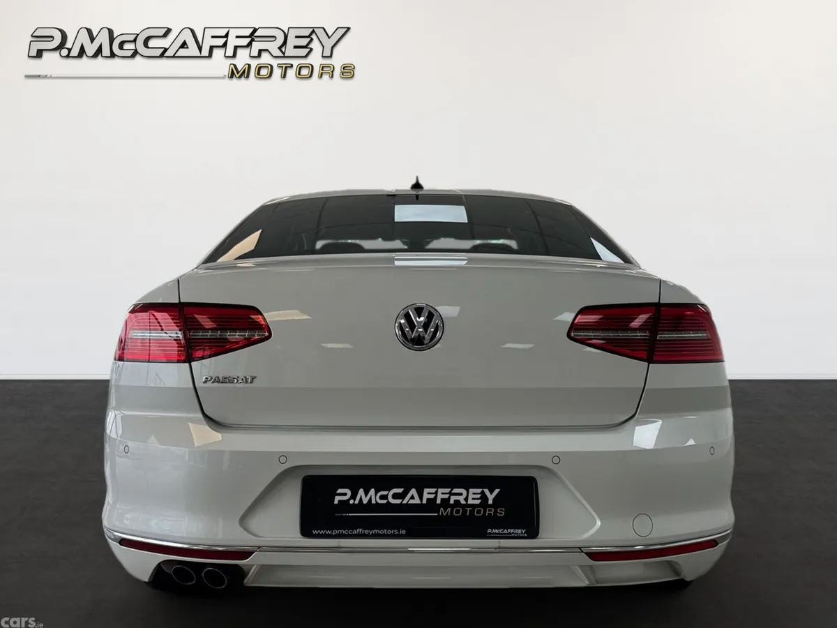Volkswagen Passat Saloon, Diesel, 2018, White