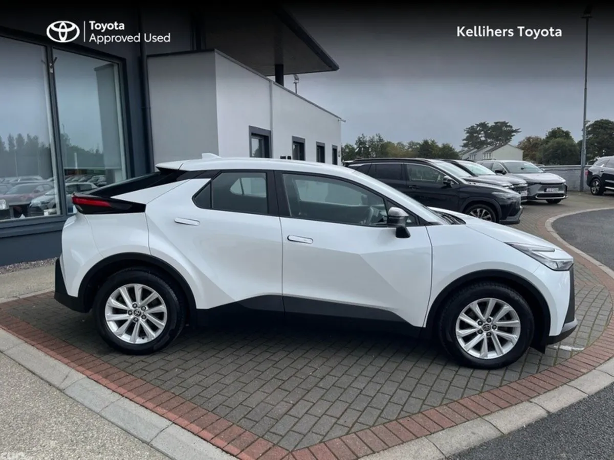 Toyota C-HR SUV, Petrol Hybrid, 2024, White