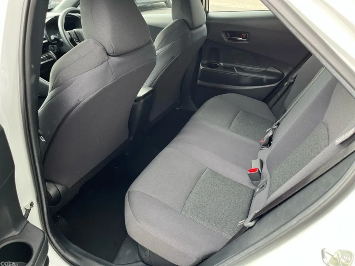 Toyota C-HR SUV, Petrol Hybrid, 2024, White