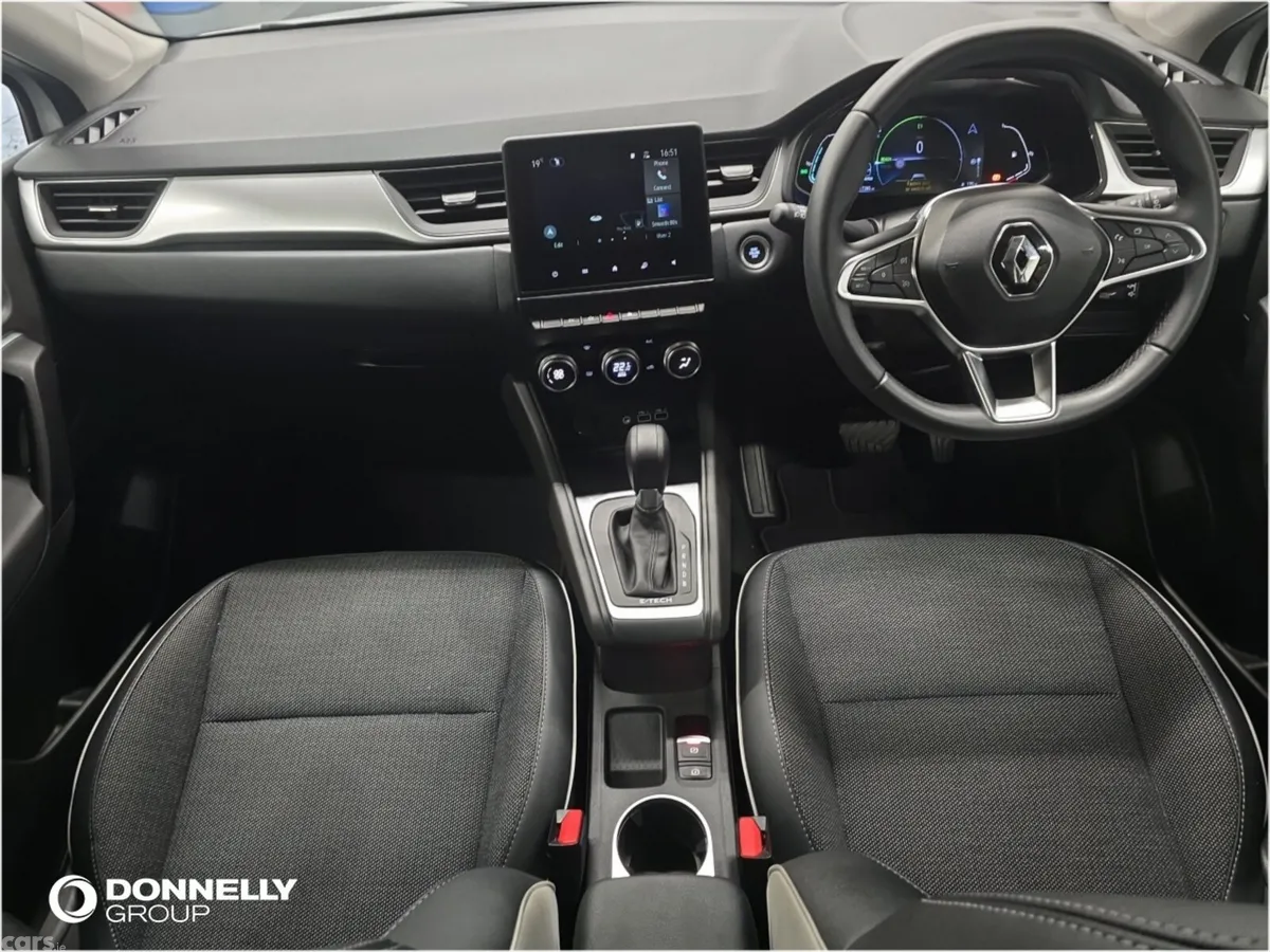 Renault Captur Hatchback, Petrol Hybrid, 2023, White