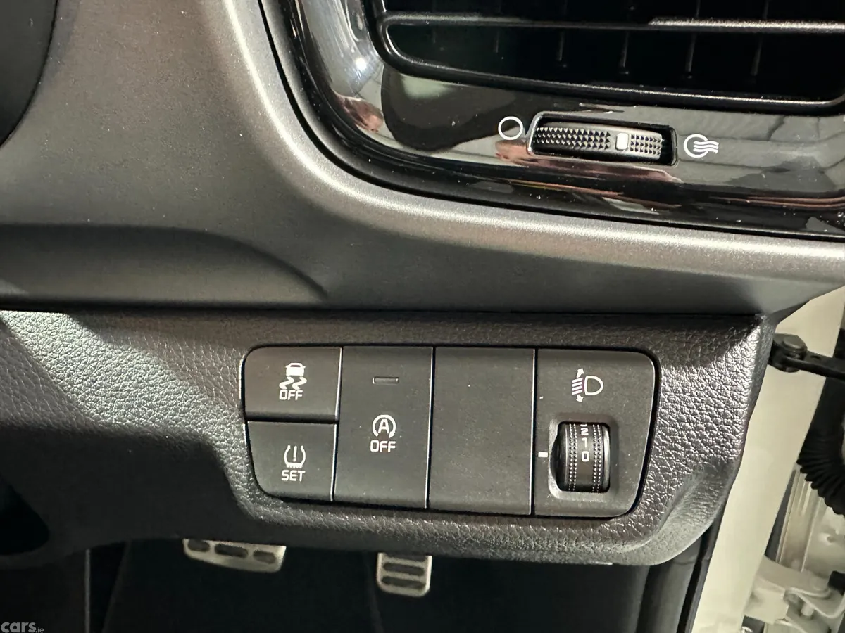 Kia Stonic Hatchback, Petrol Hybrid, 2026, White