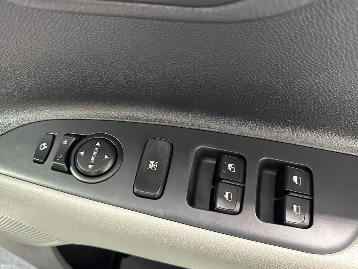 Kia Stonic Hatchback, Petrol Hybrid, 2026, White