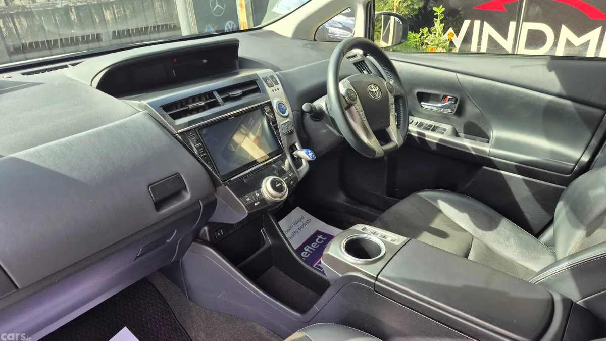 Toyota Prius Saloon, Petrol Hybrid, 2019, White