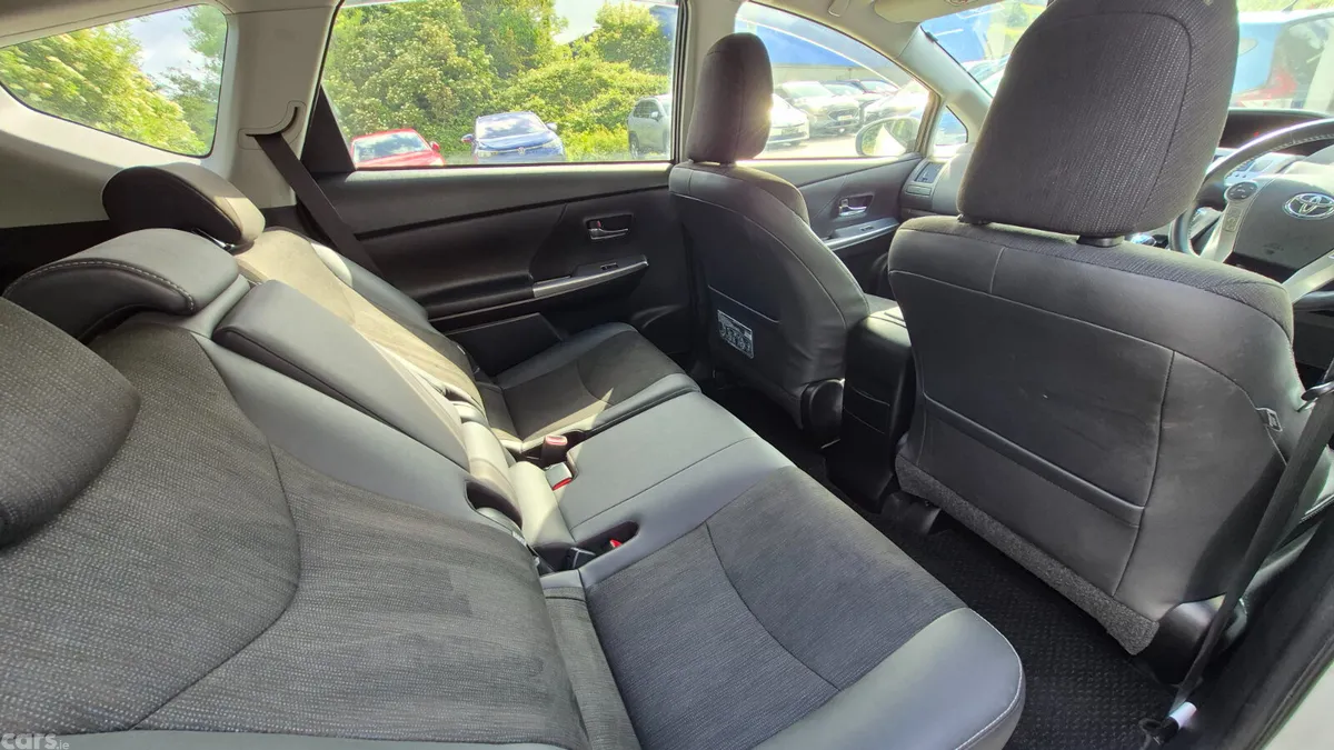 Toyota Prius Saloon, Petrol Hybrid, 2019, White