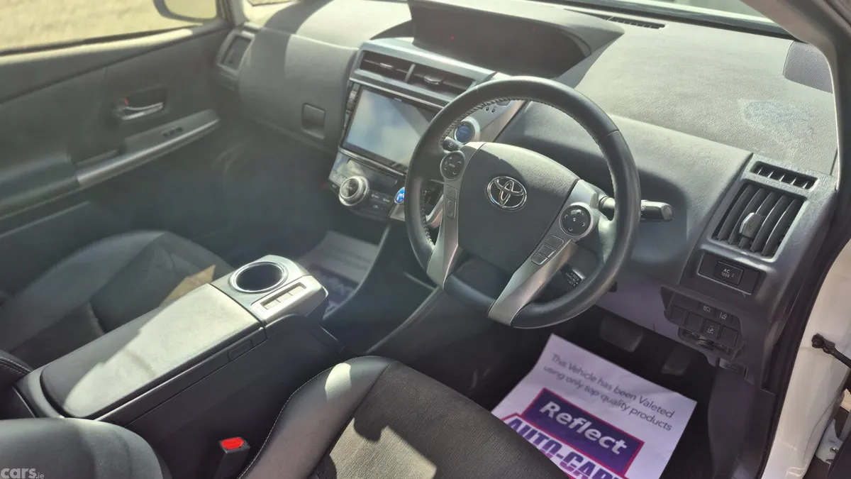 Toyota Prius Saloon, Petrol Hybrid, 2019, White