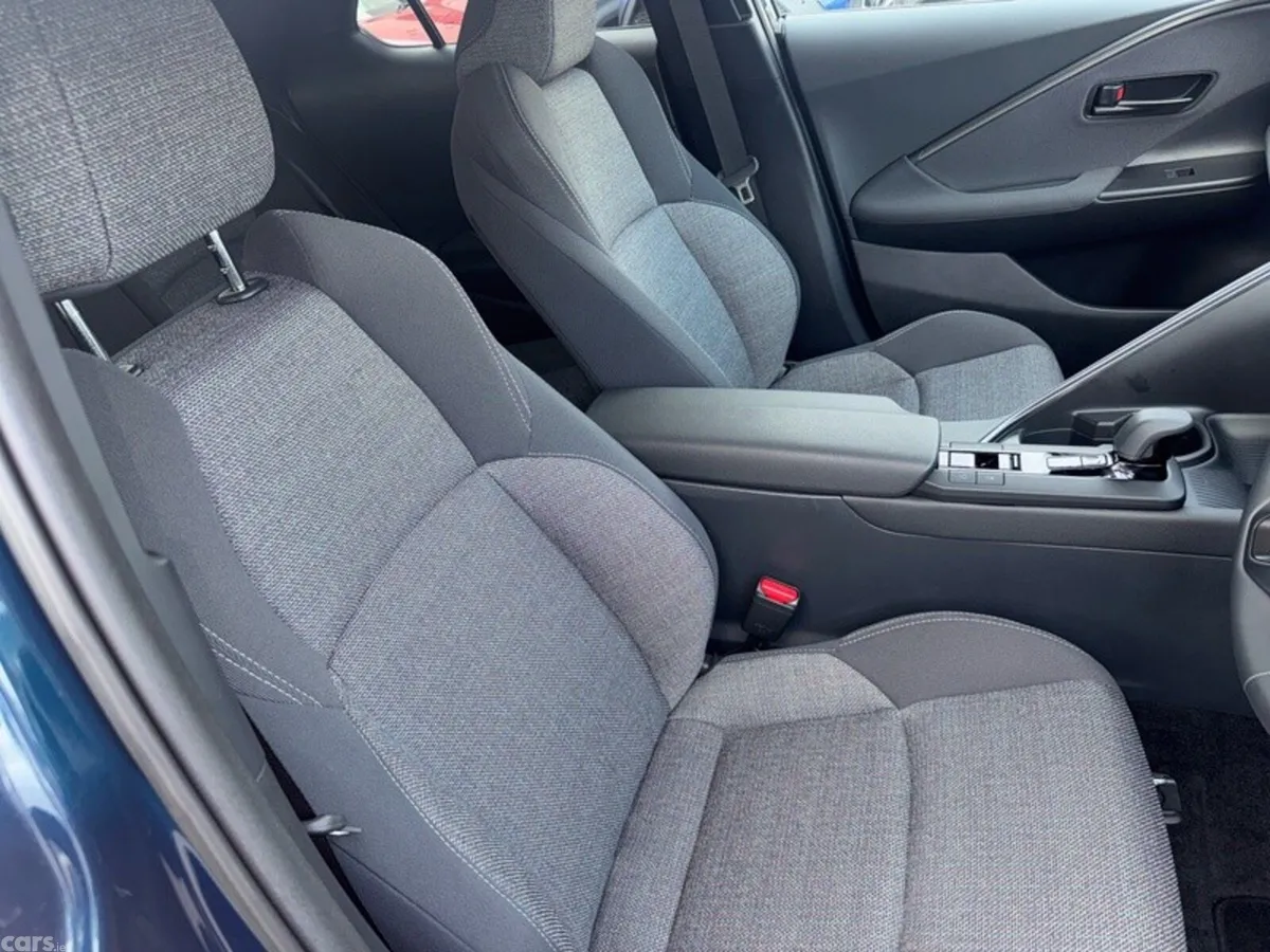 Toyota C-HR SUV, Petrol Hybrid, 2026, Blue