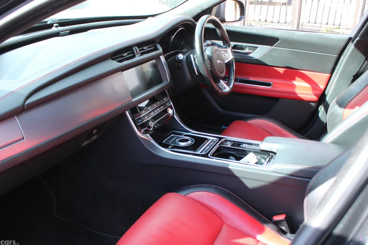Jaguar XF Saloon, Diesel, 2019, Black