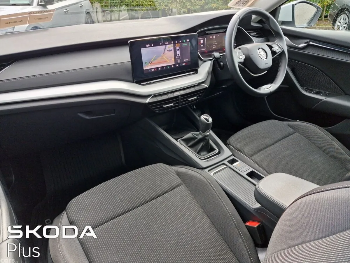 Skoda Octavia Saloon, Diesel, 2024, White