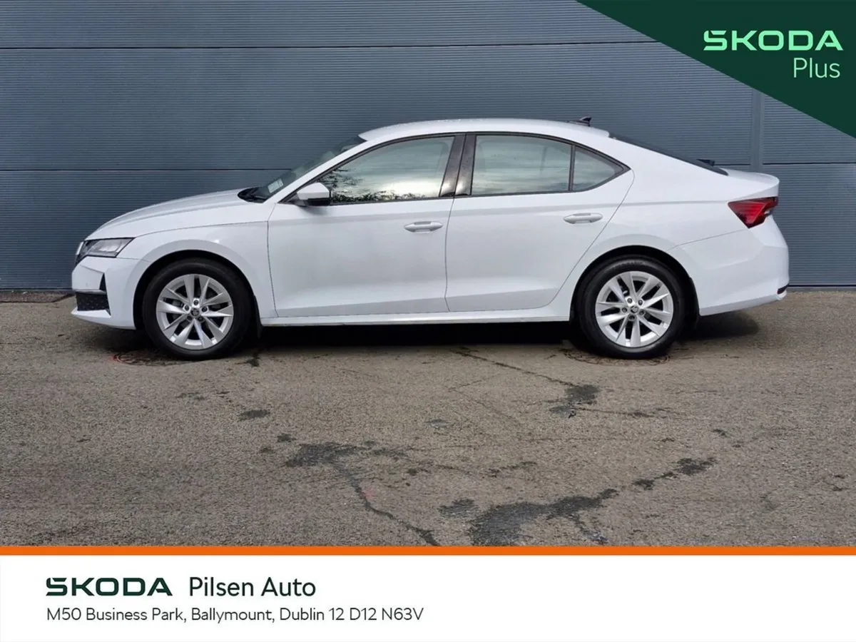 Skoda Octavia Saloon, Diesel, 2024, White