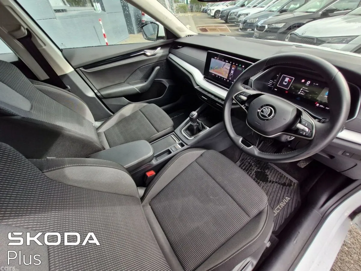 Skoda Octavia Saloon, Diesel, 2024, White