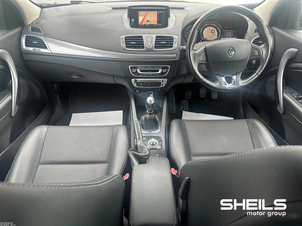 Renault Megane Hatchback, Petrol, 2016, White