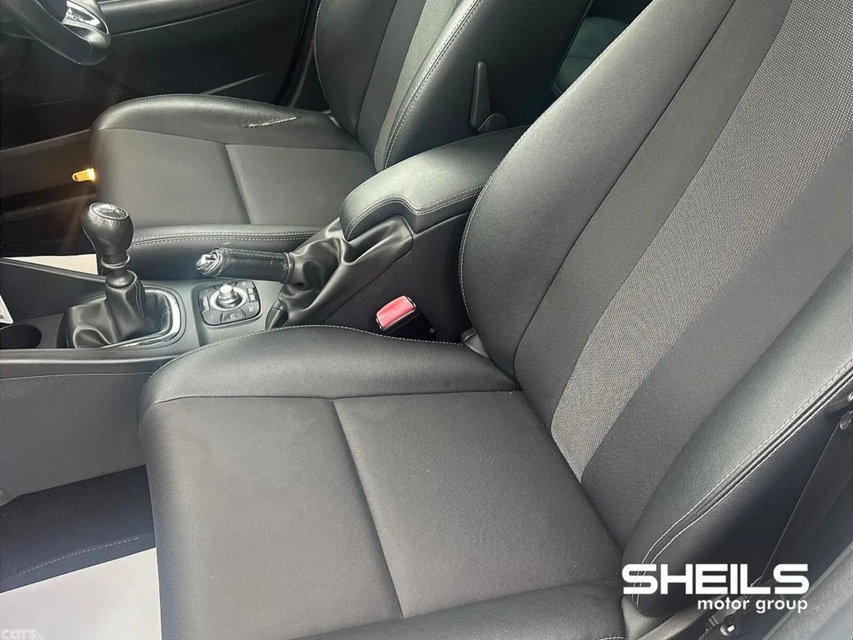 Renault Megane Hatchback, Petrol, 2016, White