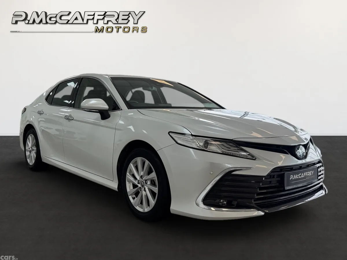 Toyota Camry Saloon, Petrol Hybrid, 2021, White