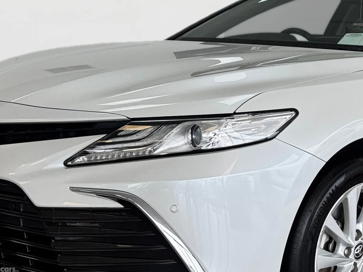 Toyota Camry Saloon, Petrol Hybrid, 2021, White