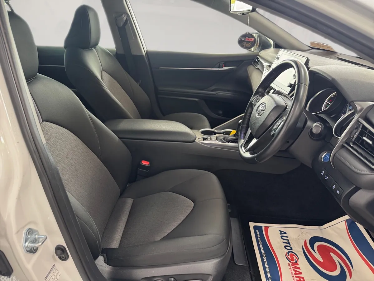 Toyota Camry Saloon, Petrol Hybrid, 2021, White