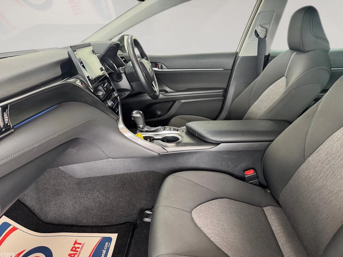 Toyota Camry Saloon, Petrol Hybrid, 2021, White