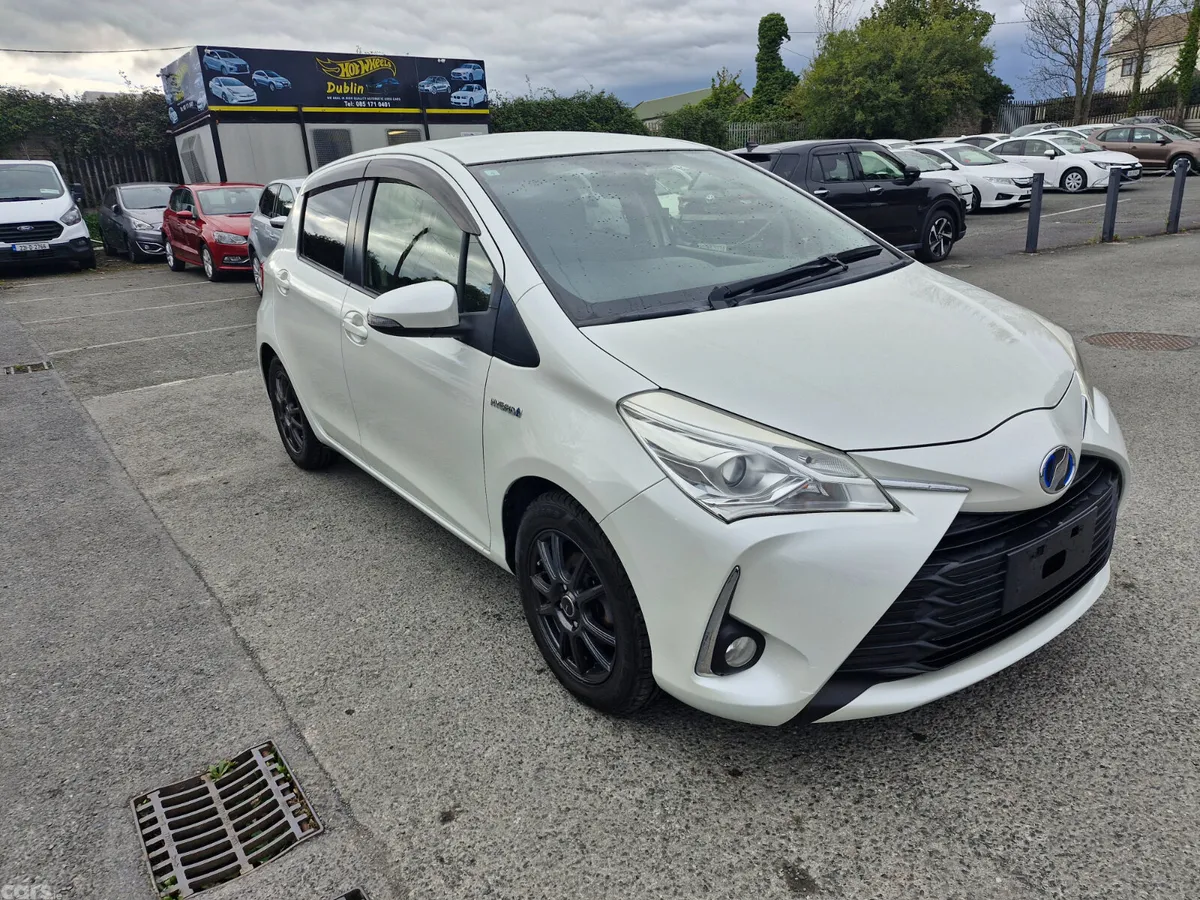 Toyota Vitz Hatchback, Petrol Hybrid, 2017, White