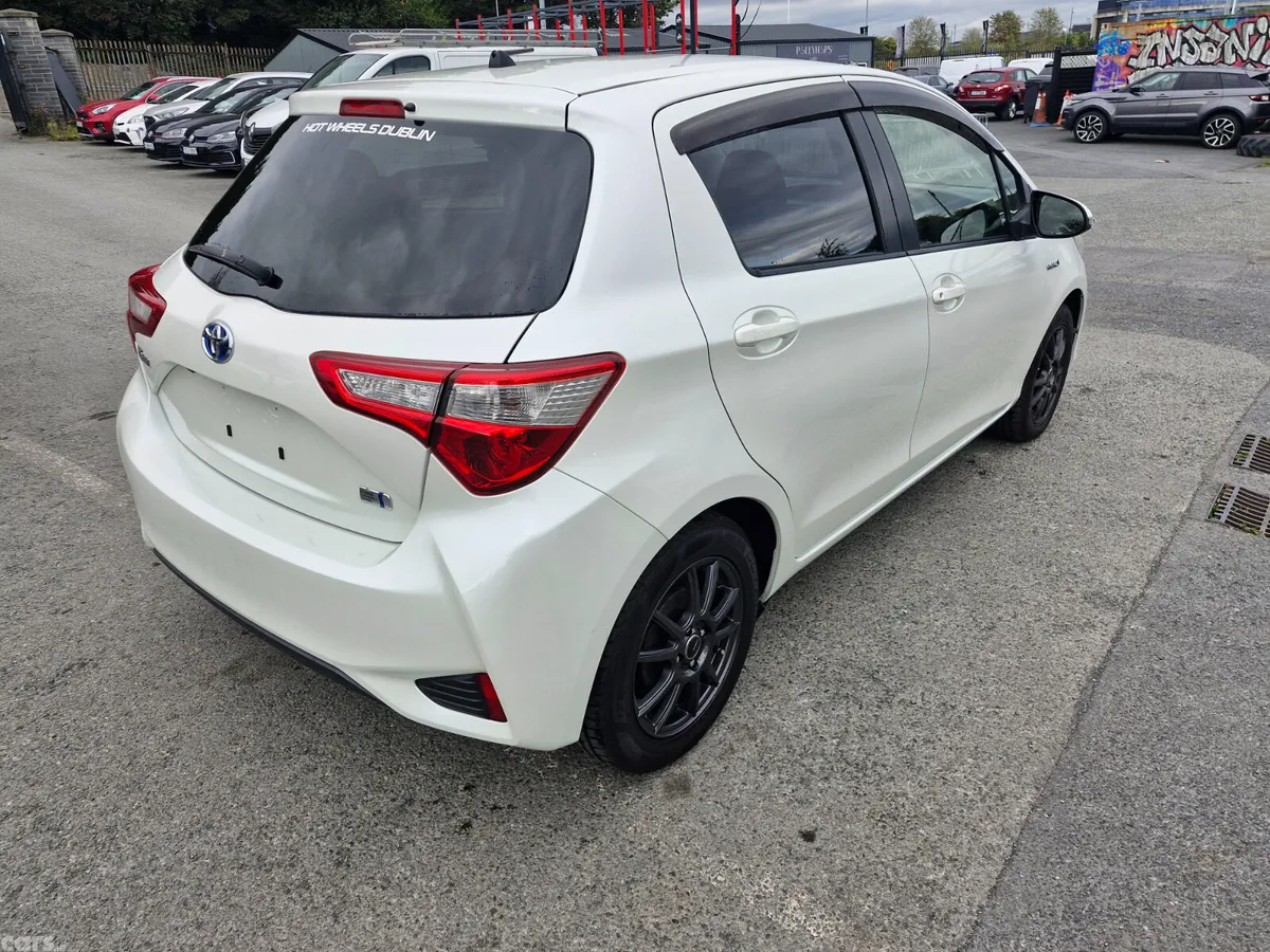 Toyota Vitz Hatchback, Petrol Hybrid, 2017, White