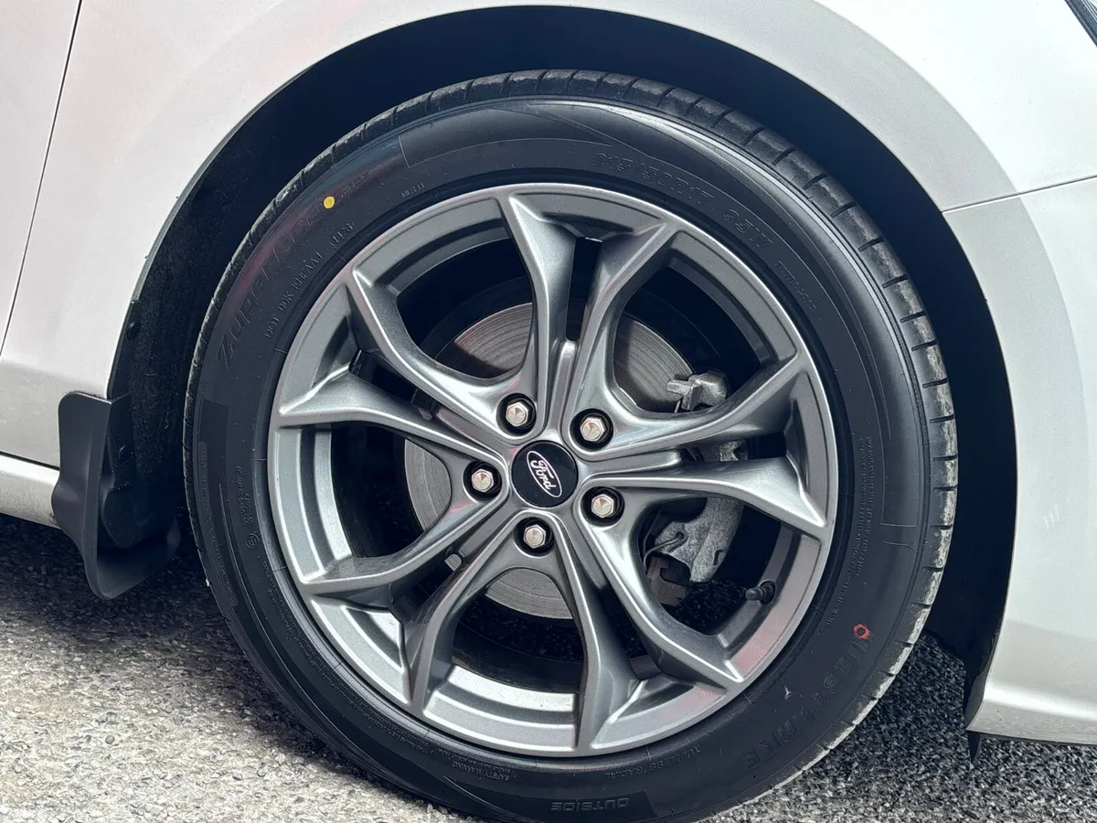 Ford Focus Hatchback, Diesel, 2020, Grey