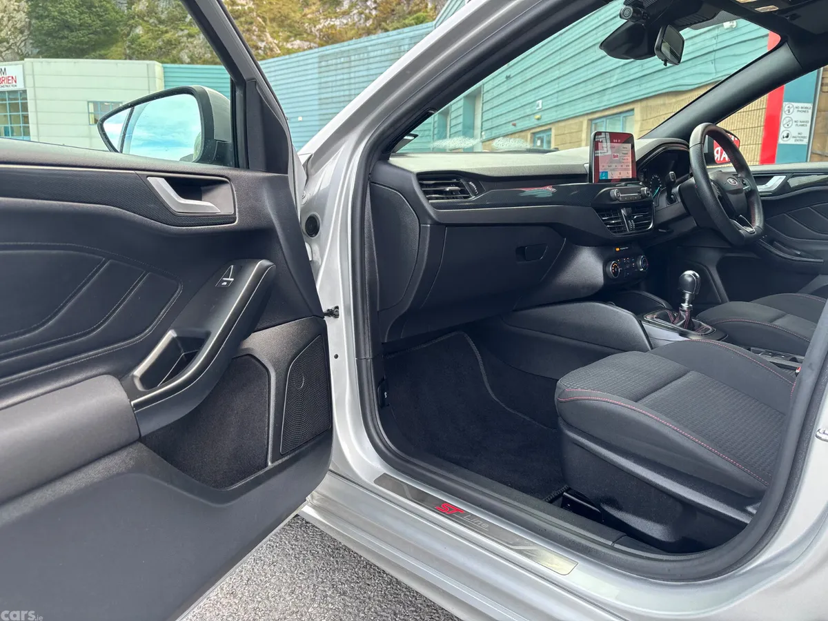 Ford Focus Hatchback, Diesel, 2020, Grey