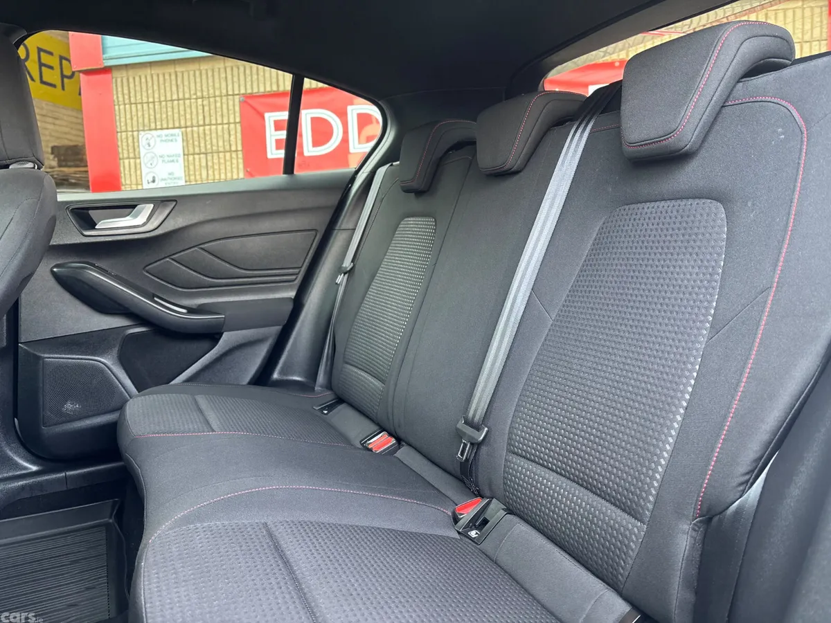 Ford Focus Hatchback, Diesel, 2020, Grey