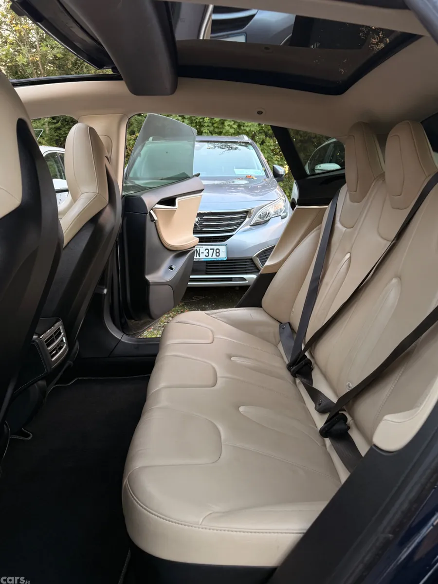 Tesla Model S Hatchback, Electric, 2015, Blue