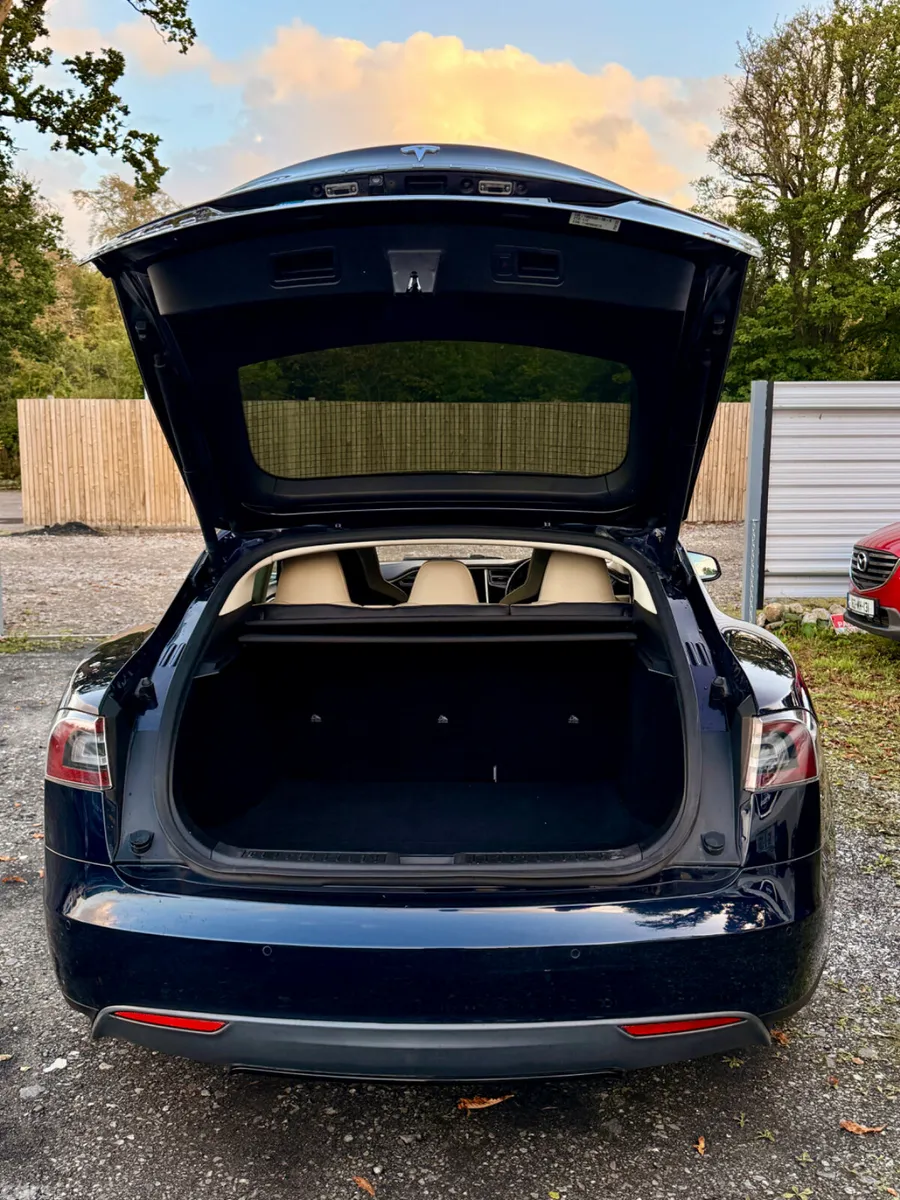 Tesla Model S Hatchback, Electric, 2015, Blue