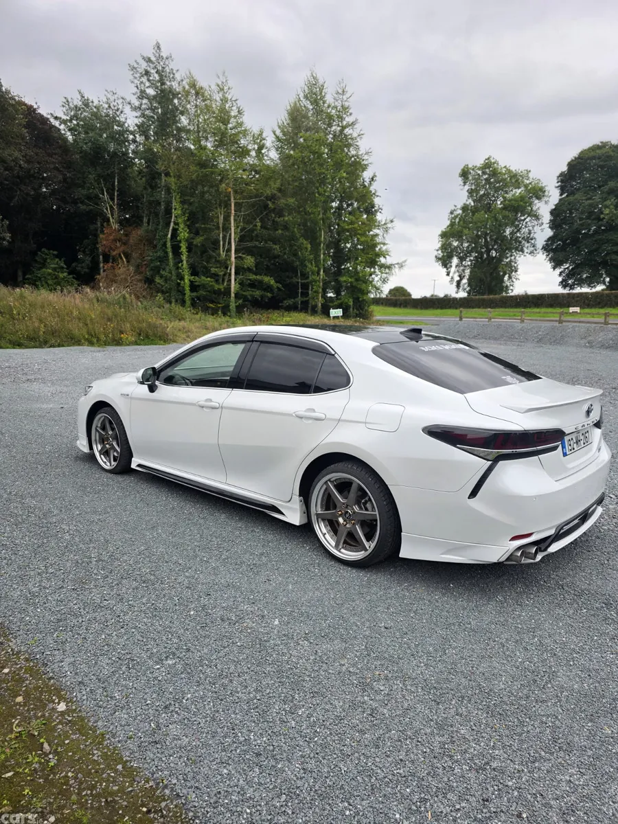 Toyota Camry Saloon, Petrol Hybrid, 2019, White