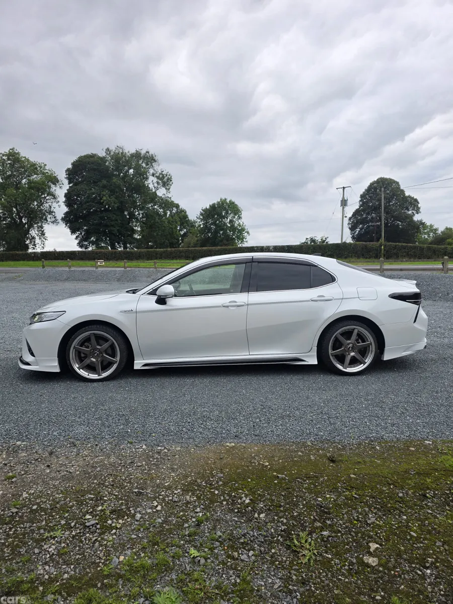 Toyota Camry Saloon, Petrol Hybrid, 2019, White