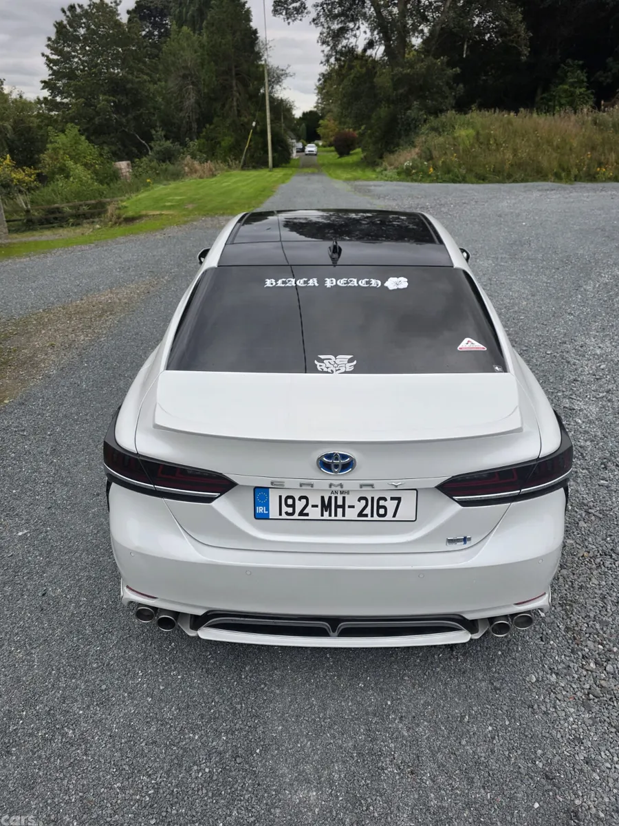 Toyota Camry Saloon, Petrol Hybrid, 2019, White
