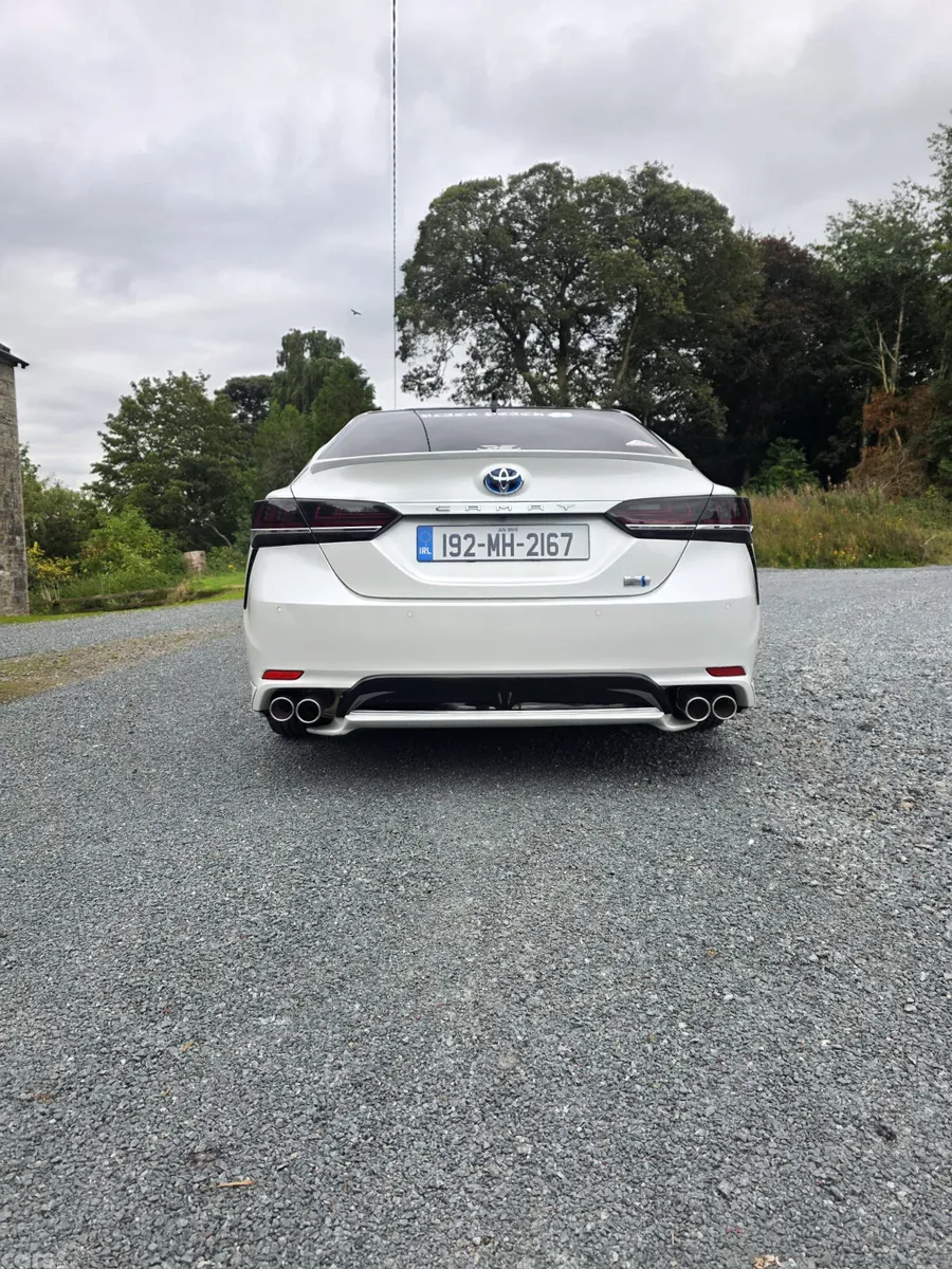 Toyota Camry Saloon, Petrol Hybrid, 2019, White