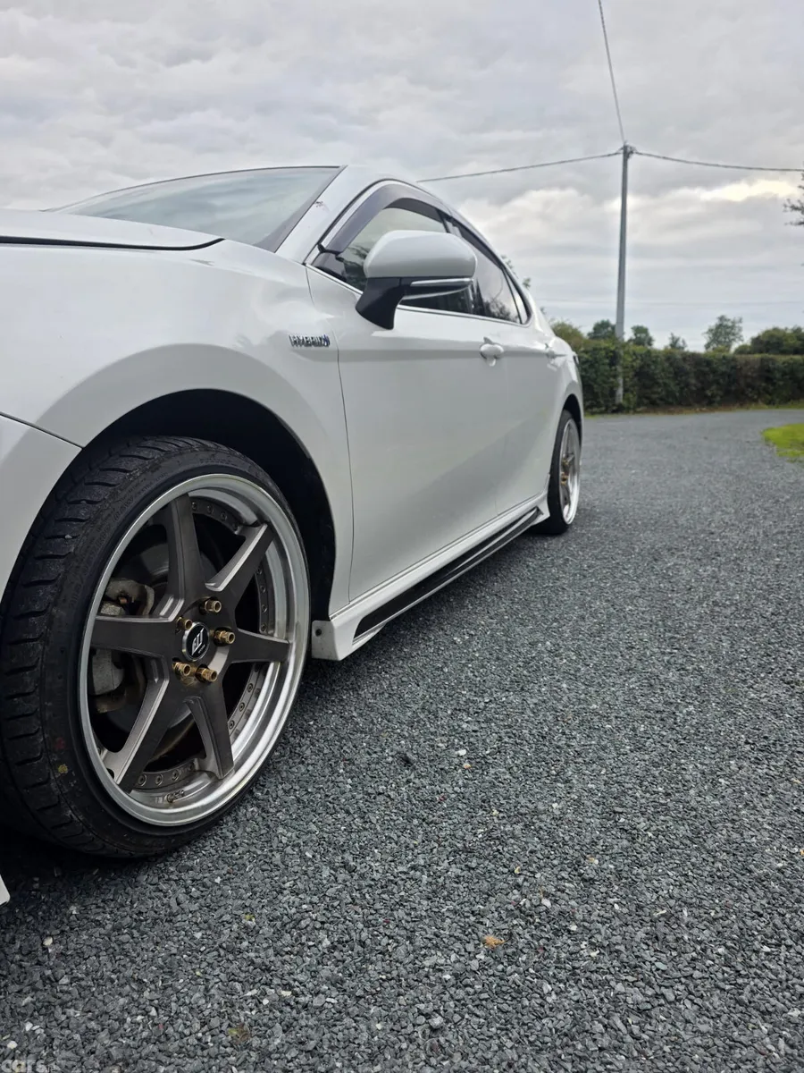 Toyota Camry Saloon, Petrol Hybrid, 2019, White