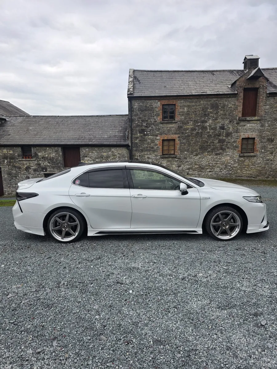Toyota Camry Saloon, Petrol Hybrid, 2019, White